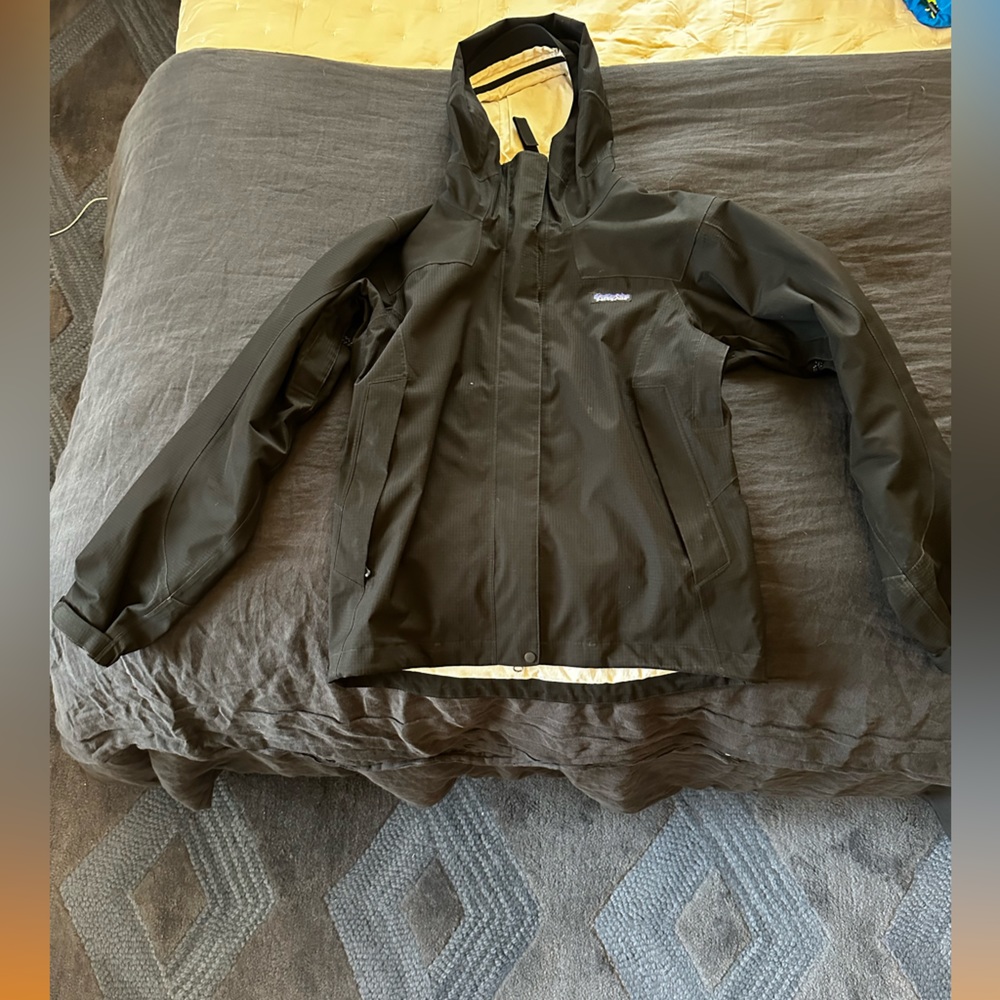 Women’s Patagonia waterproof rain jacket